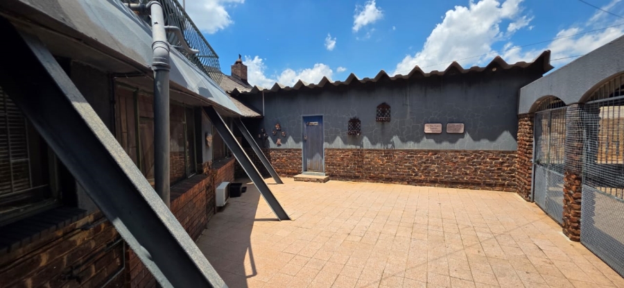 6 Bedroom Property for Sale in Wilkeville North West